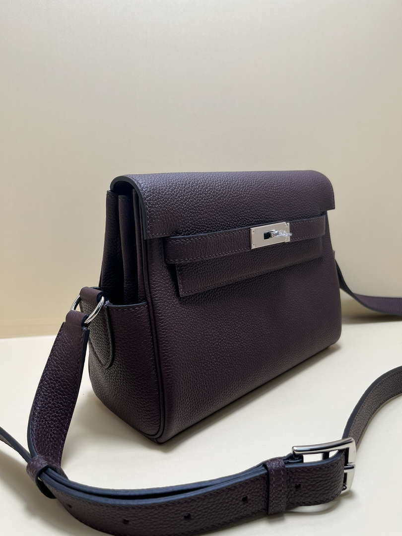 Hermes H084109CK25 Kelly Messager Shoulder Togo 25 bags Saddle Red