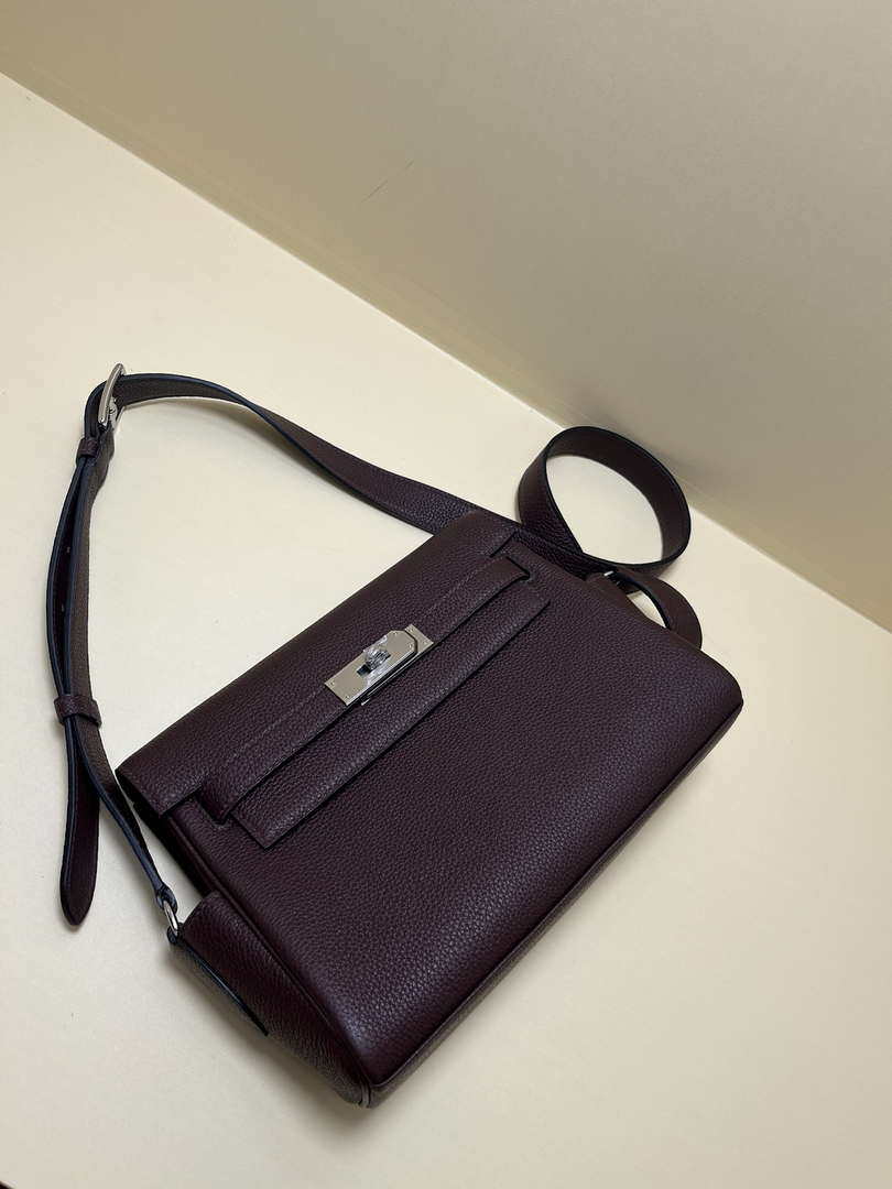 Hermes H084109CK25 Kelly Messager Shoulder Togo 25 bags Saddle Red