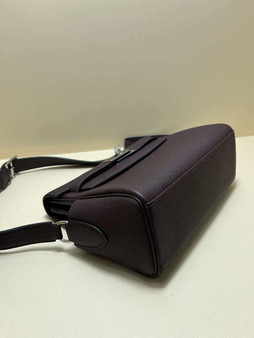 Hermes H084109CK25 Kelly Messager Shoulder Togo 25 bags Saddle Red