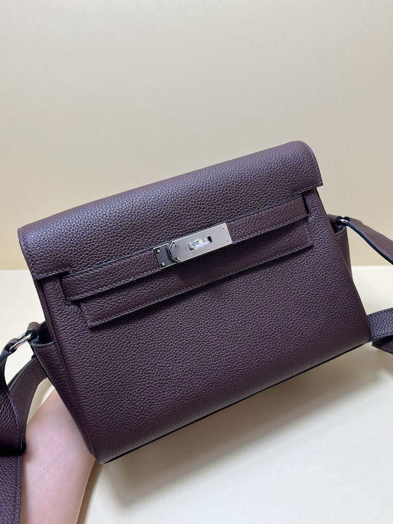 Hermes H084109CK25 Kelly Messager Shoulder Togo 25 bags Saddle Red