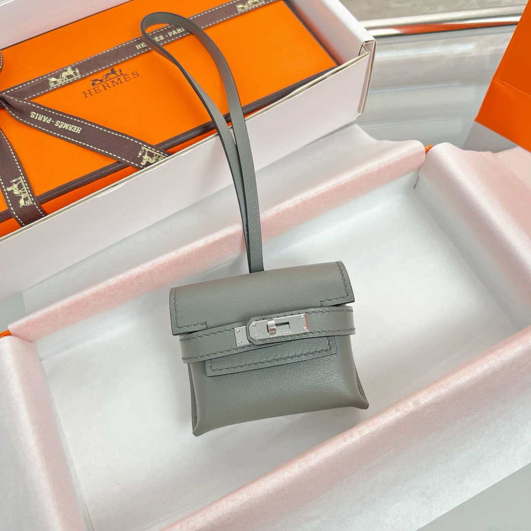 Hermes H084665CK0U Kellyfestival charm Kelly bag charm in Swift calfskin H88901