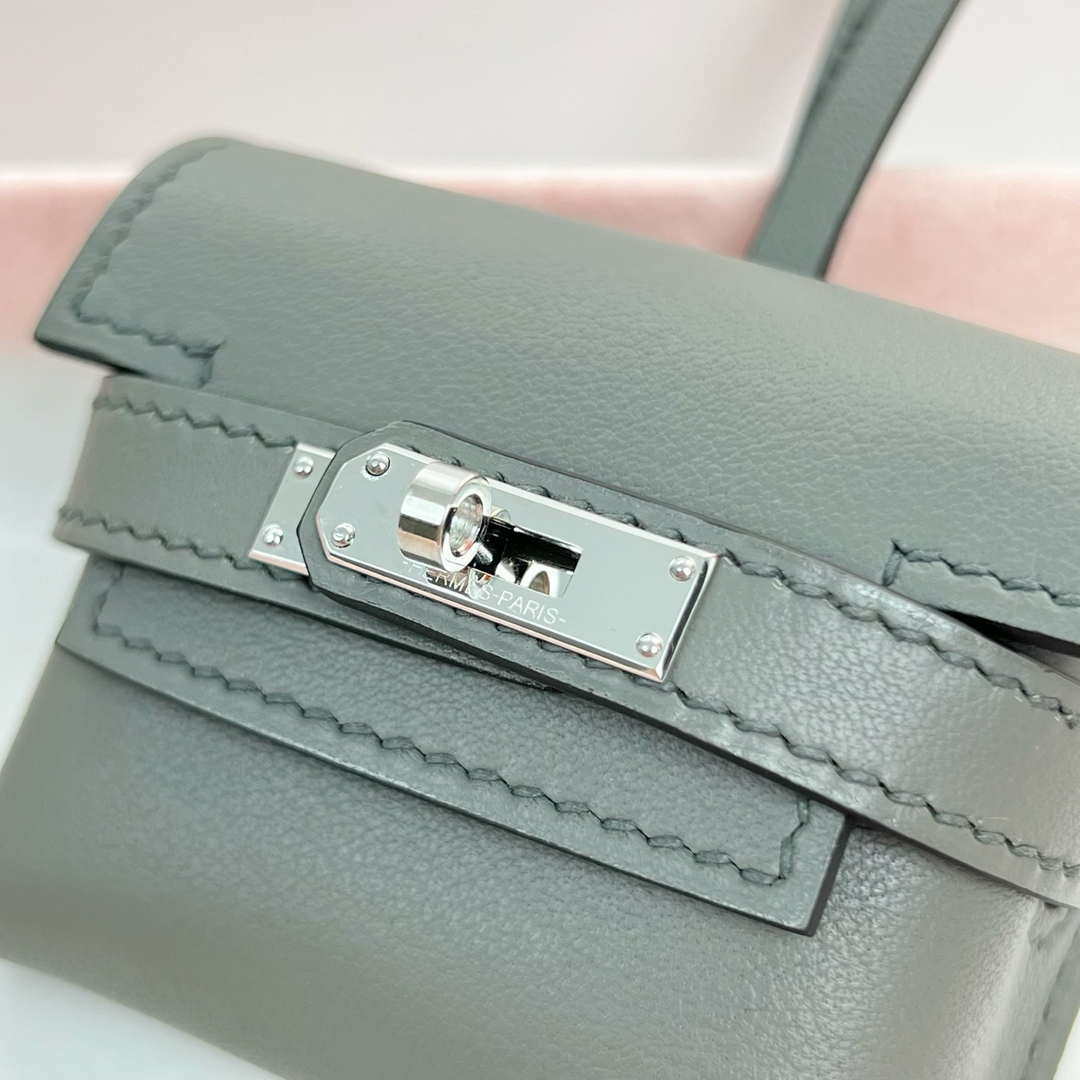 Hermes H084665CK0U Kellyfestival charm Kelly bag charm in Swift calfskin H88901