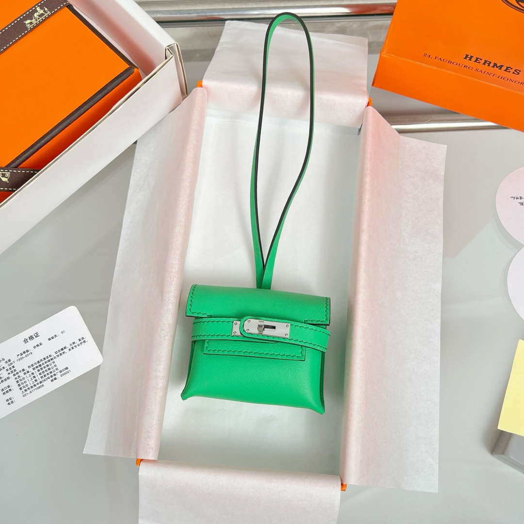 Hermes H084665CK0U Kellyfestival charm Kelly bag charm in Swift calfskin H88904