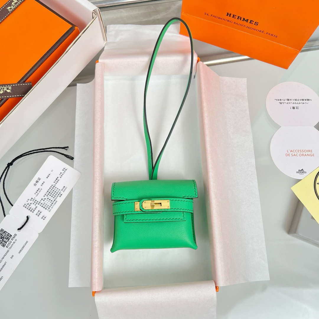 Hermes H084665CK0U Kellyfestival charm Kelly bag charm in Swift calfskin H88904