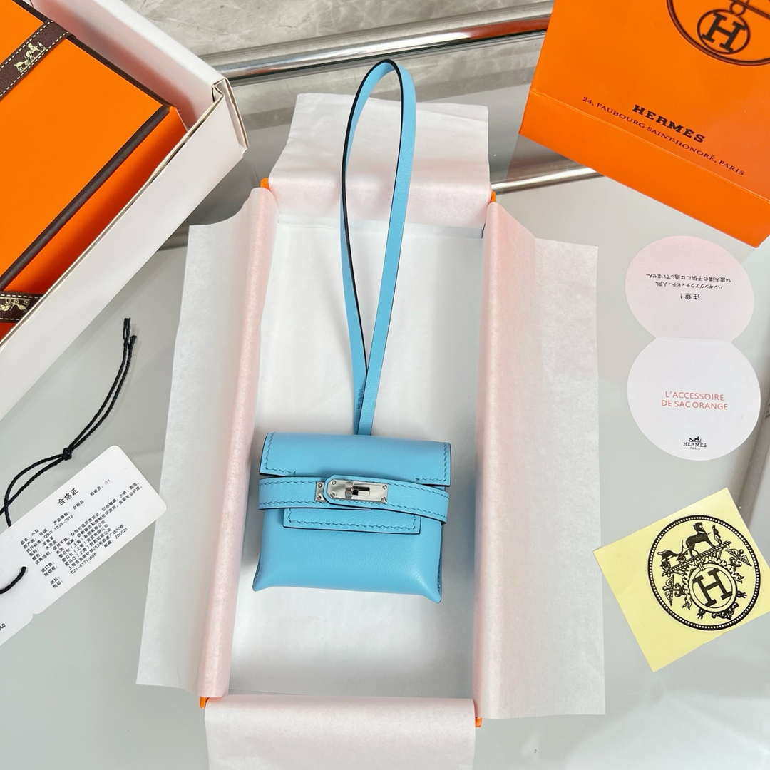 Hermes H084665CK0U Kellyfestival charm Kelly bag charm in Swift calfskin H88905