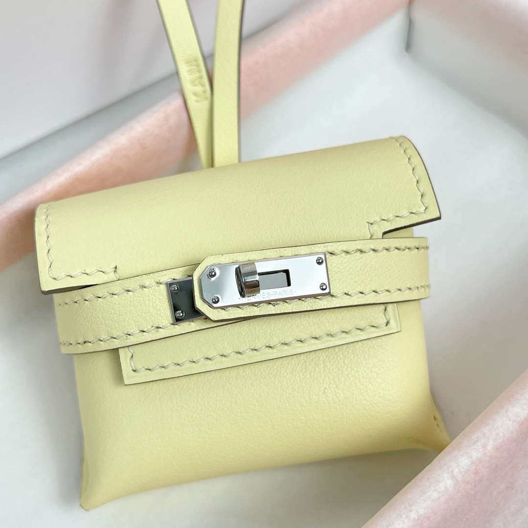 Hermes H084665CK0U Kellyfestival charm Kelly bag charm in Swift calfskin H88907