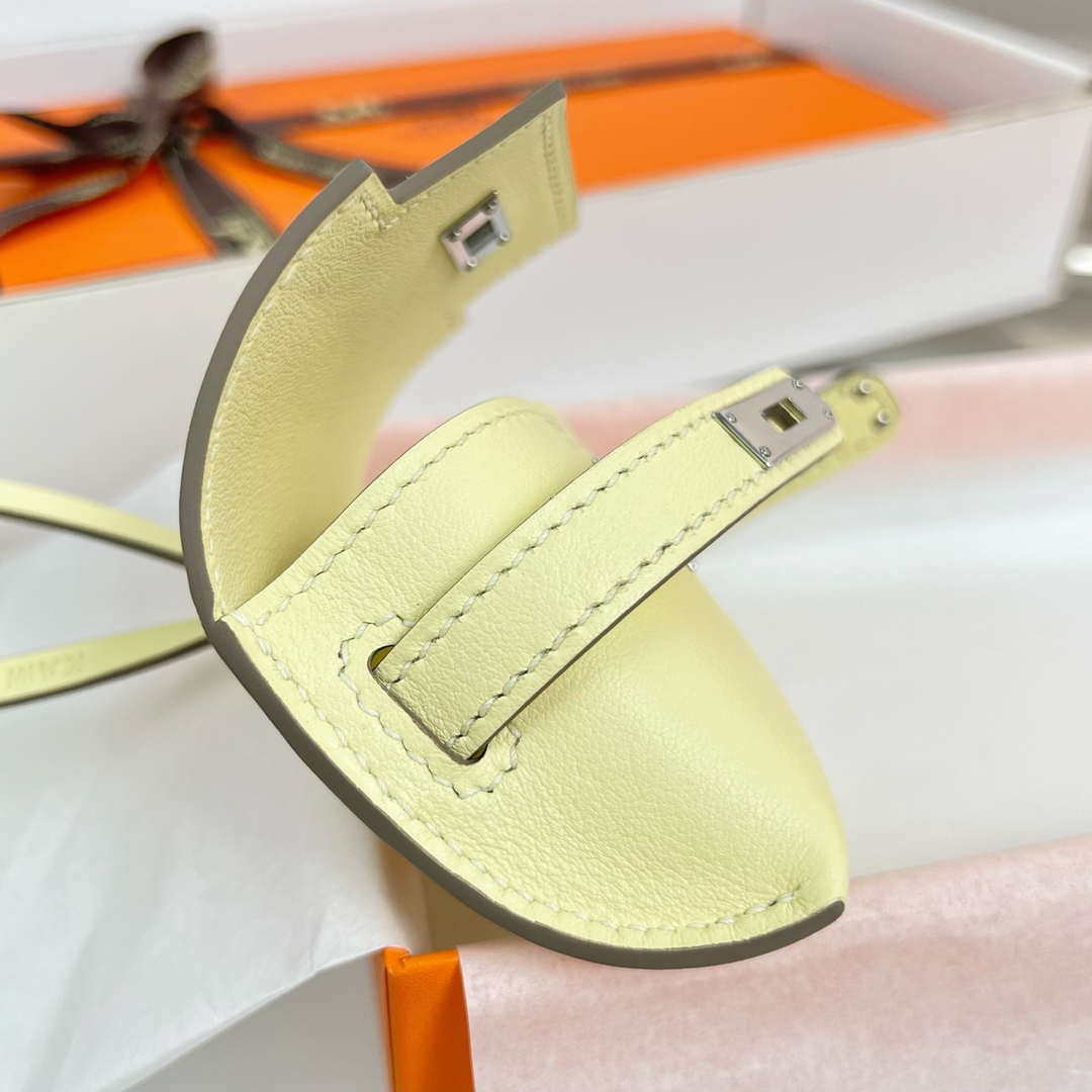 Hermes H084665CK0U Kellyfestival charm Kelly bag charm in Swift calfskin H88907