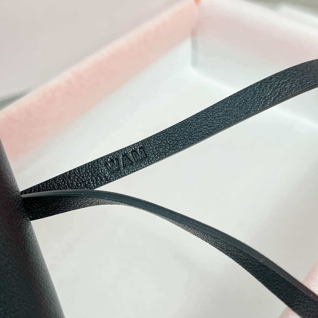 Hermes H084665CK0U Kellyfestival charm Kelly bag charm in Swift calfskin H88908