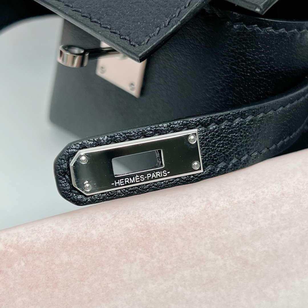 Hermes H084665CK0U Kellyfestival charm Kelly bag charm in Swift calfskin H88908