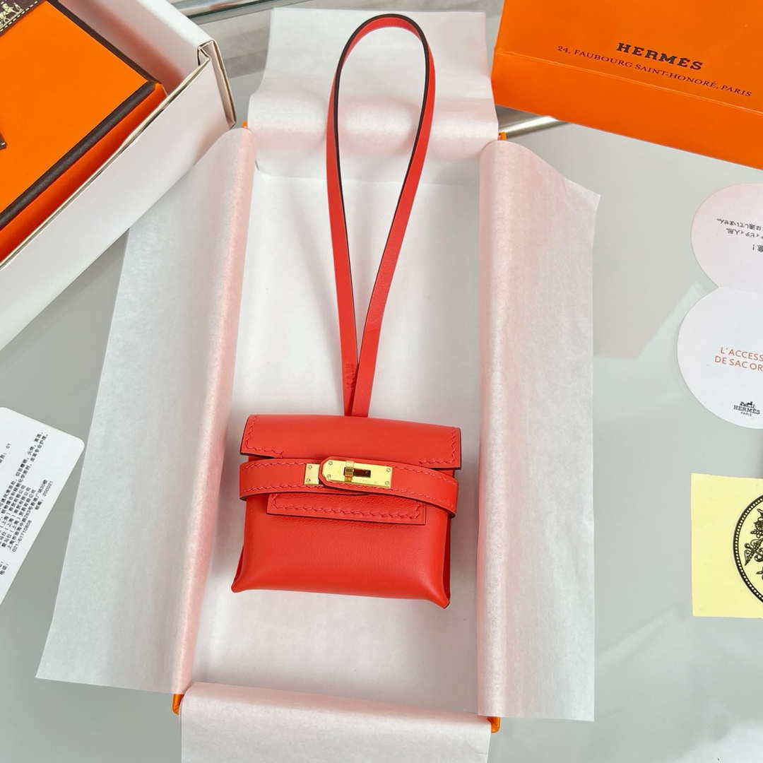 Hermes H084665CK0U Kellyfestival charm Kelly bag charm in Swift calfskin H88910