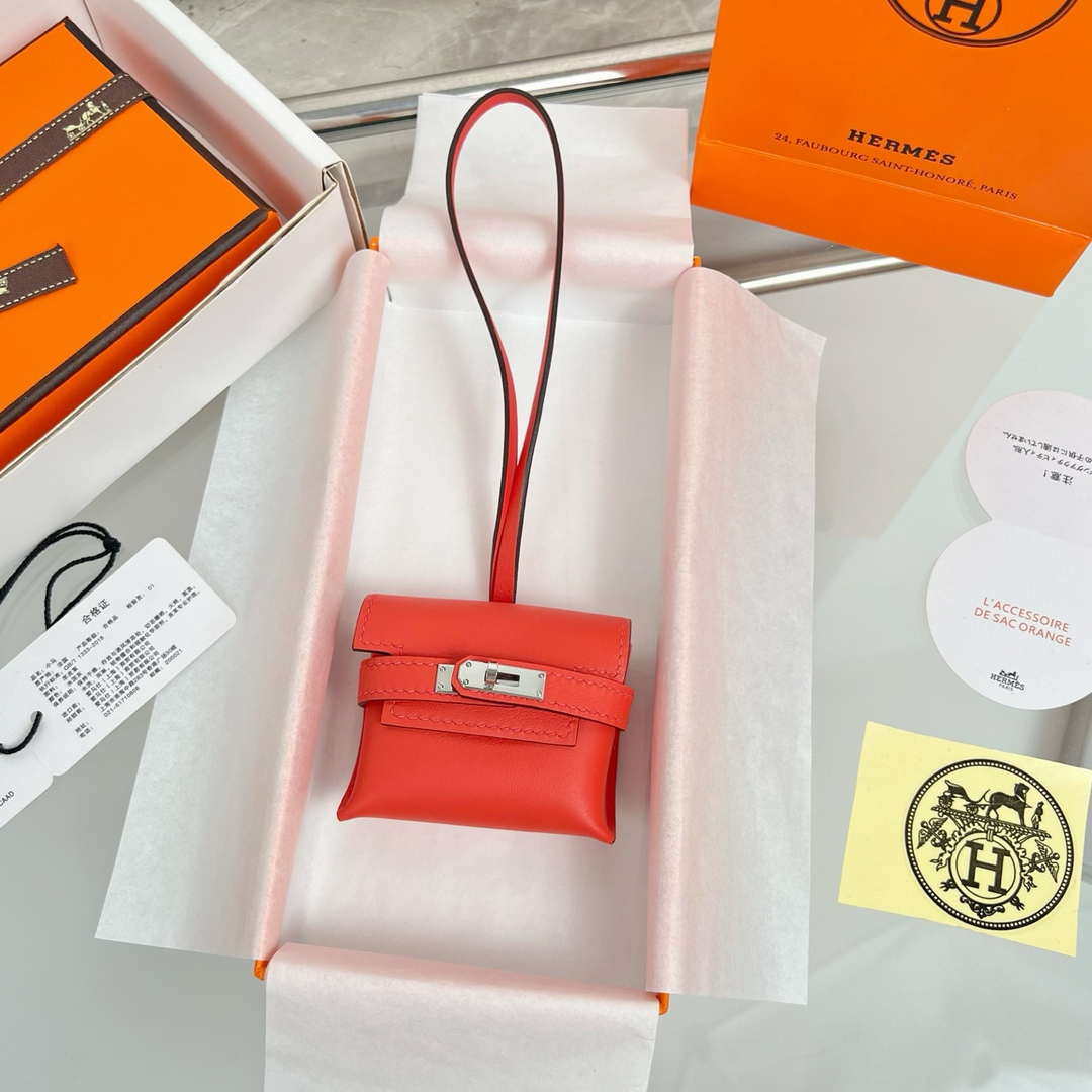 Hermes H084665CK0U Kellyfestival charm Kelly bag charm in Swift calfskin H88910