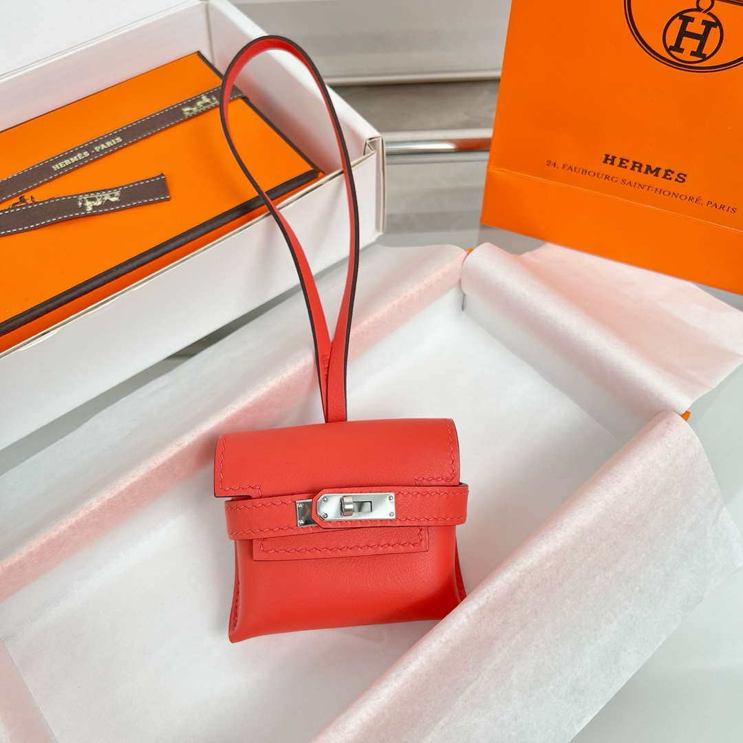 Hermes H084665CK0U Kellyfestival charm Kelly bag charm in Swift calfskin H88910