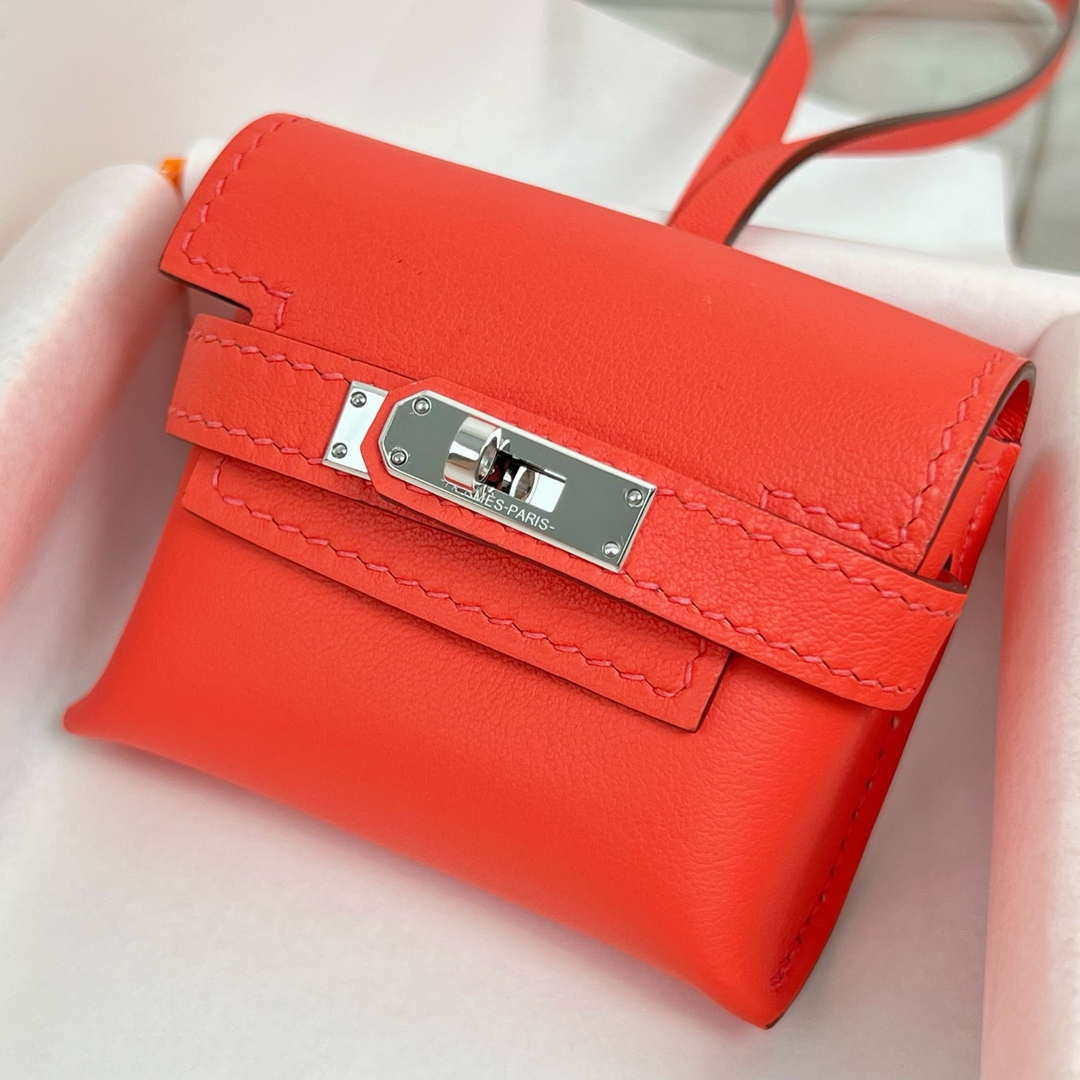 Hermes H084665CK0U Kellyfestival charm Kelly bag charm in Swift calfskin H88910