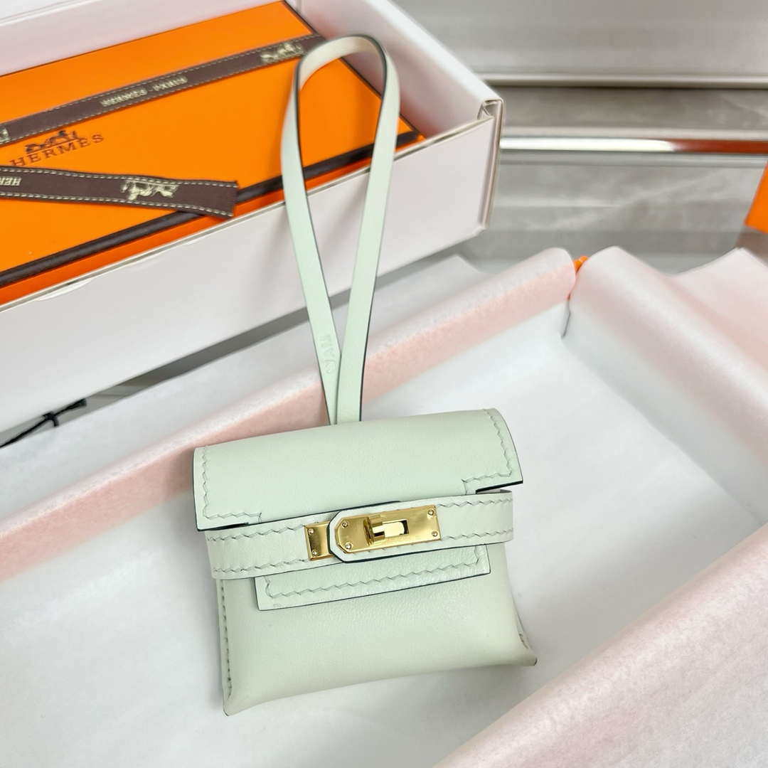 Hermes H084665CK0U Kellyfestival charm Kelly bag charm in Swift calfskin H88911