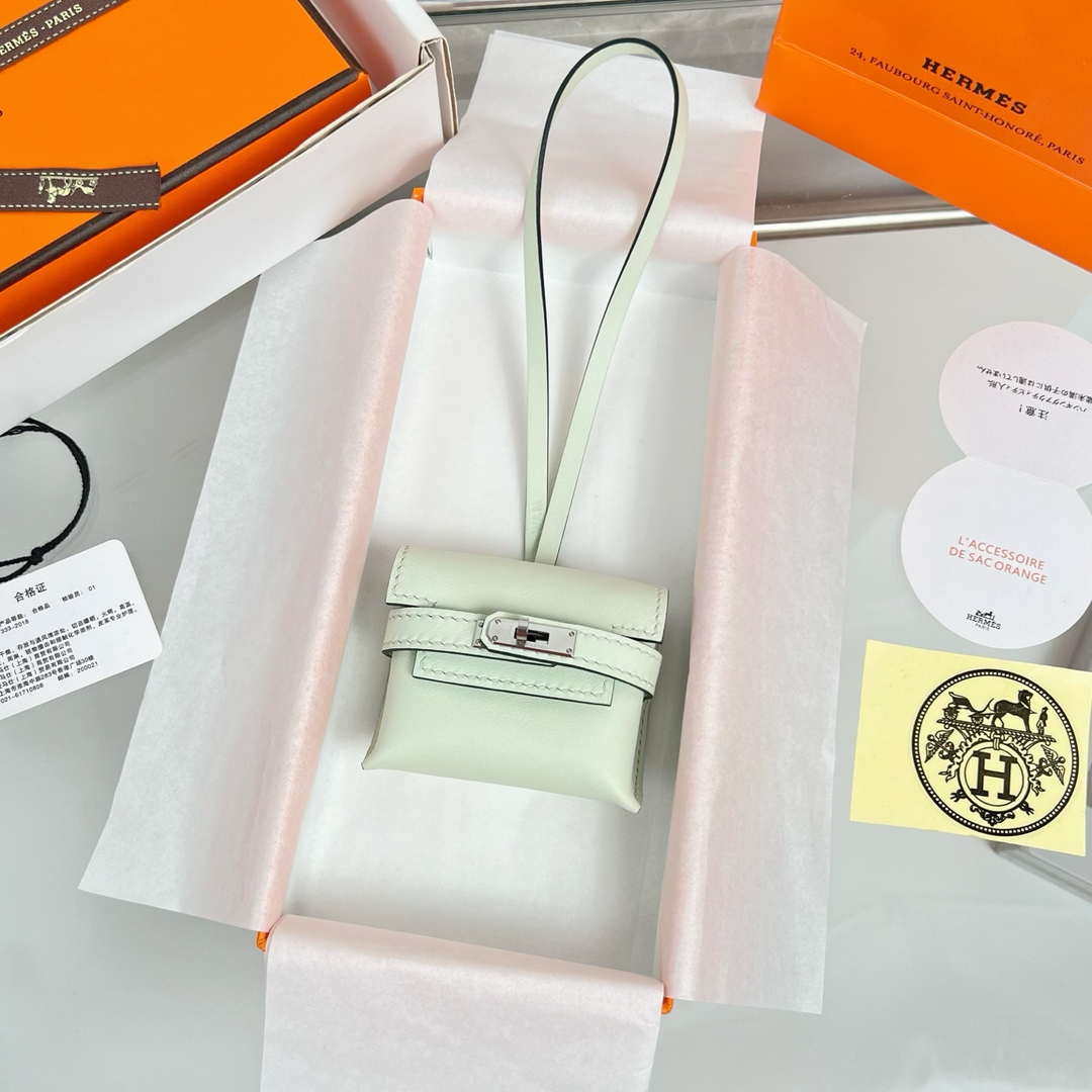 Hermes H084665CK0U Kellyfestival charm Kelly bag charm in Swift calfskin H88911