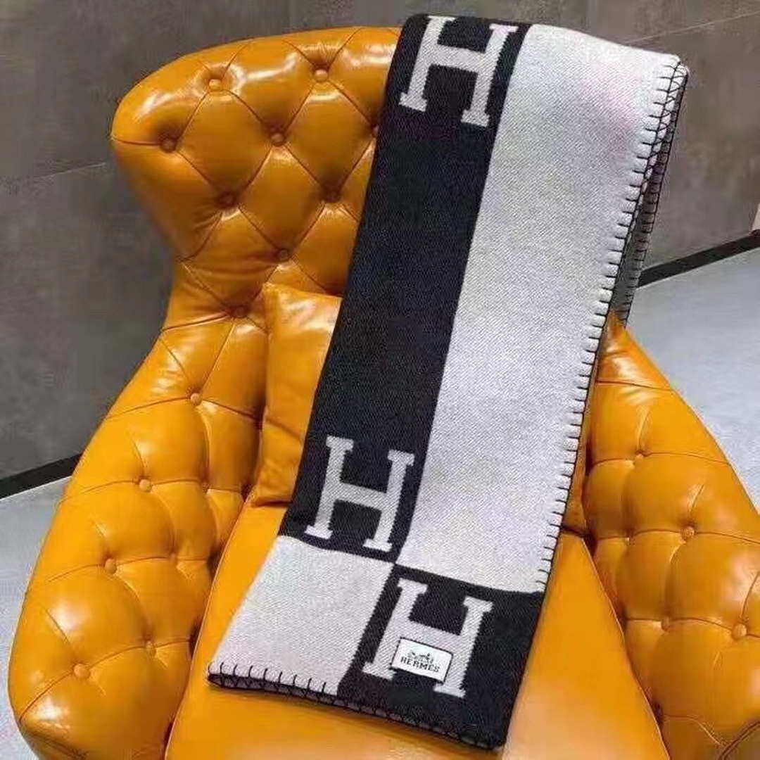 Hermes H102668 Avalon Rocabar Cashmere Blanket 29922 Black and Gray
