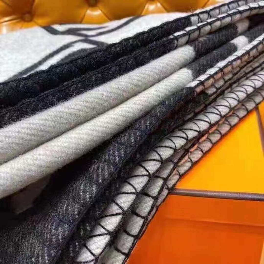 Hermes H102668 Avalon Rocabar Cashmere Blanket 29922 Black and Gray