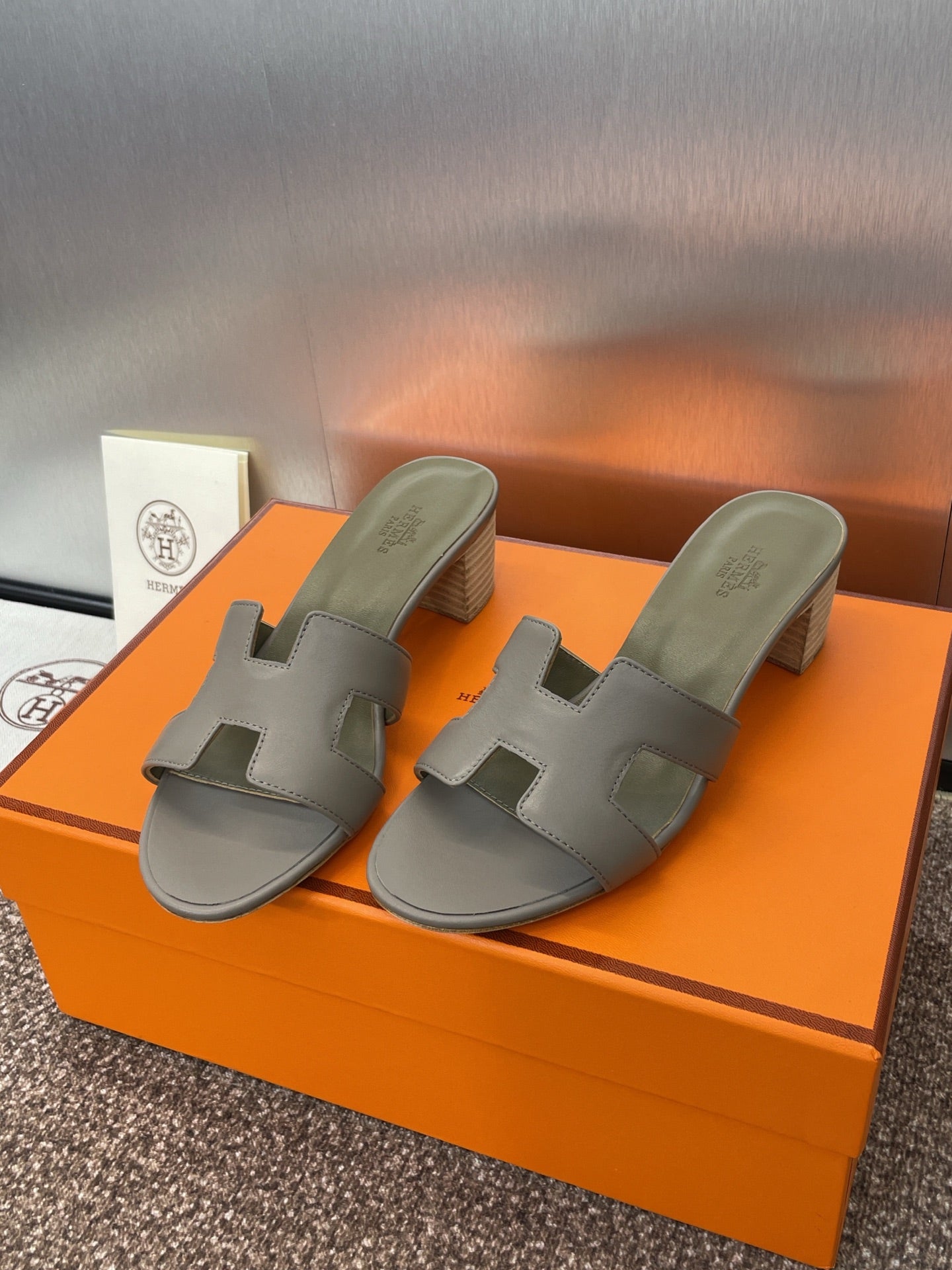 Hermes H141146Zv5K360 Women Oasis sandal smooth Calfskin H33682