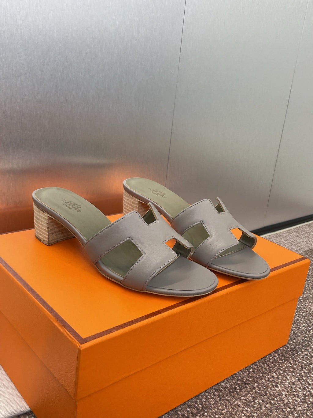 Hermes H141146Zv5K360 Women Oasis sandal smooth Calfskin H33682