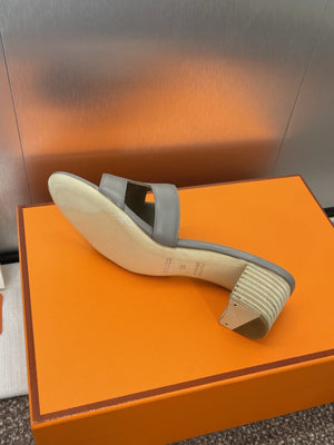 Hermes H141146Zv5K360 Women Oasis sandal smooth Calfskin H33682 - Euro 34=US 3 - View 4