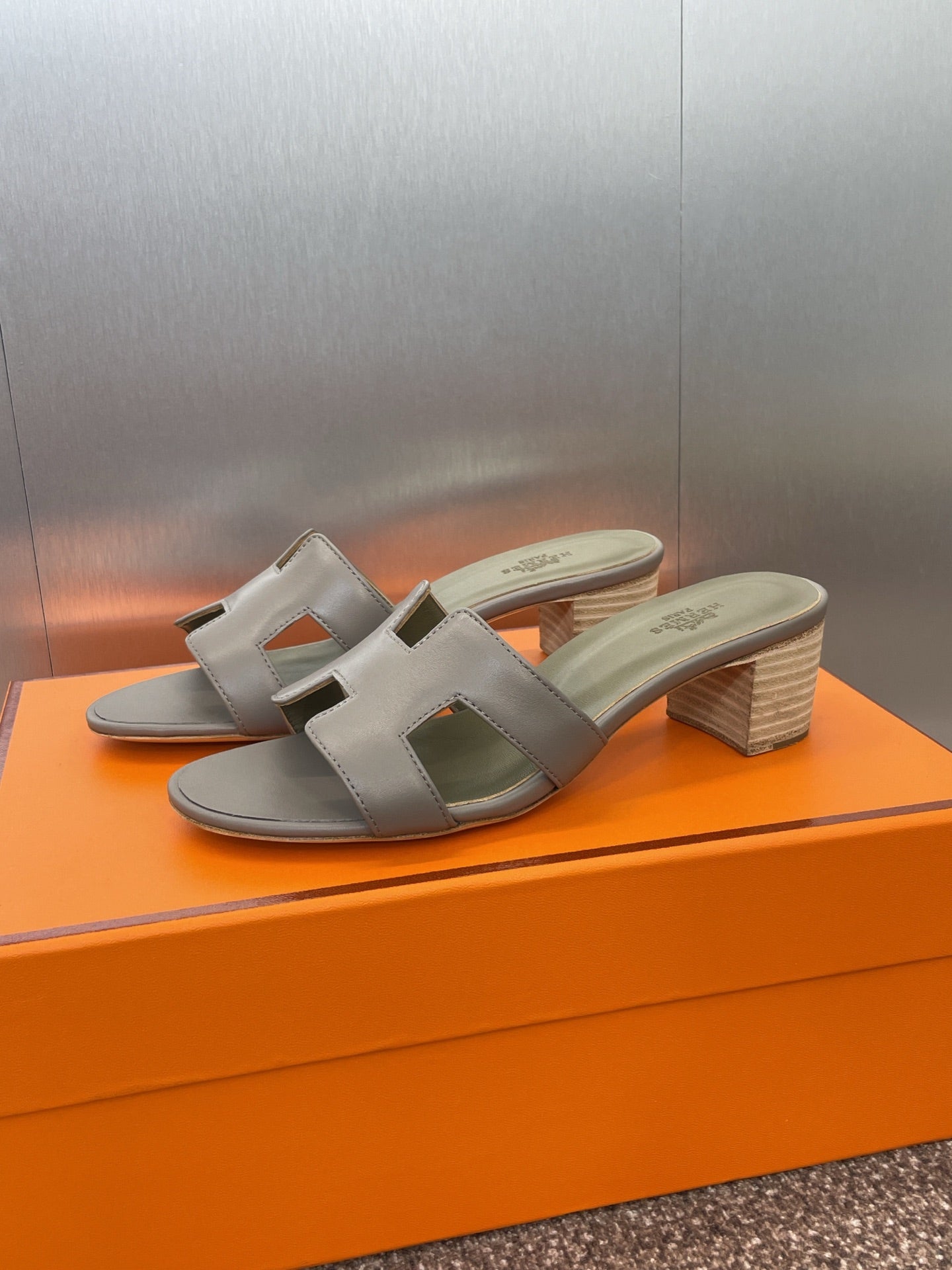 Hermes H141146Zv5K360 Women Oasis sandal smooth Calfskin H33682