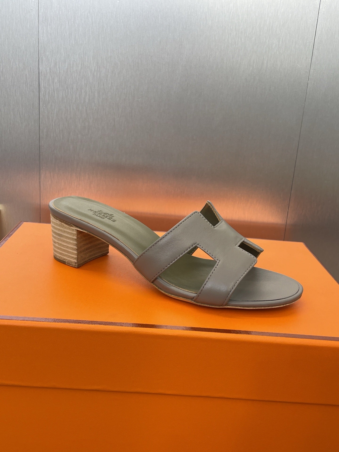 Hermes H141146Zv5K360 Women Oasis sandal smooth Calfskin H33682