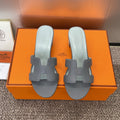 Hermes H141146Zv5K360 Women Oasis sandal smooth Calfskin H33683 - Euro 34=US 3 - View 1