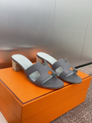 Hermes H141146Zv5K360 Women Oasis sandal smooth Calfskin H33683 - Euro 34=US 3 - View 3