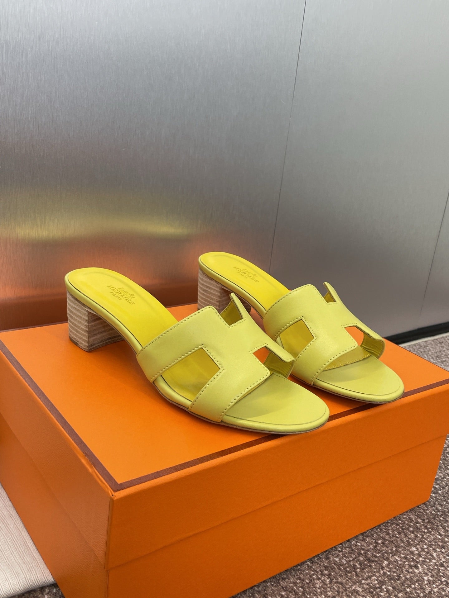 Hermes H141146Zv5K360 Women Oasis sandal smooth Calfskin H33684