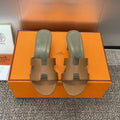 Hermes H141146Zv5K360 Women Oasis sandal smooth Calfskin H33685 - Euro 34=US 3 - View 1