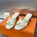Hermes H141146Zv5K360 Women Oasis sandal smooth Calfskin H33691 - Euro 34=US 3 - View 1