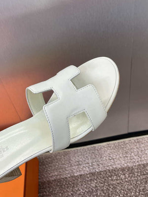Hermes H141146Zv5K360 Women Oasis sandal smooth Calfskin H33691 - Euro 34=US 3 - View 7