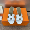 Hermes H141146Zv5K360 Women Oasis sandal smooth Calfskin H33692 - Euro 34=US 3 - View 1