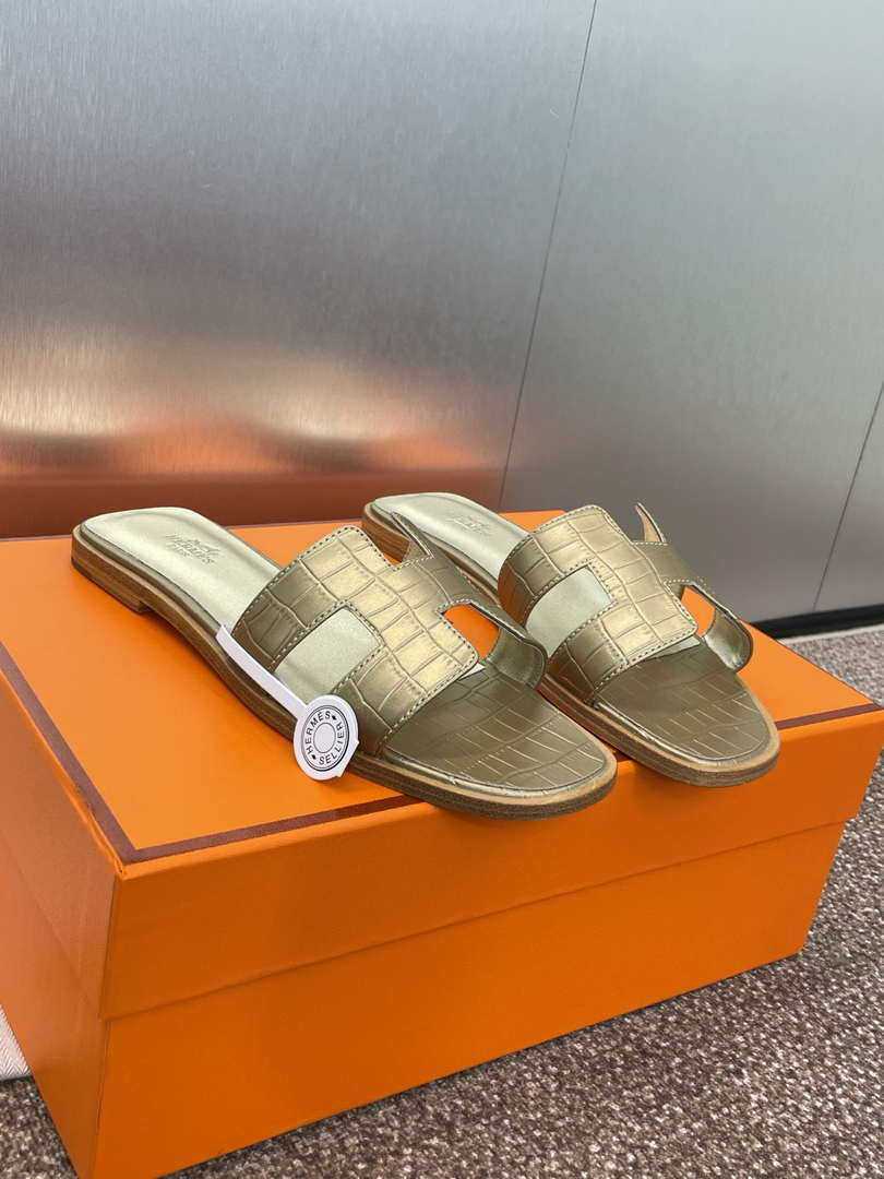 Hermes H202230Zv5K360 Women Crocodile calfskin Oran Sandal H33640