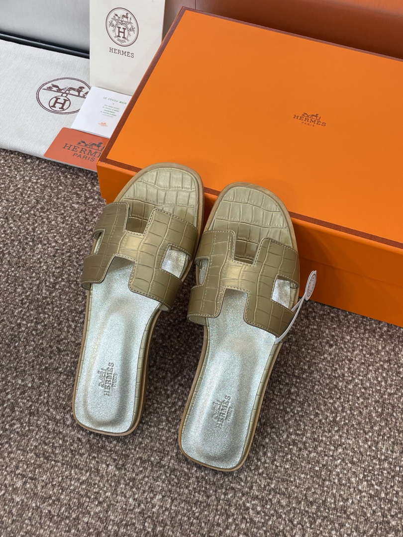 Hermes H202230Zv5K360 Women Crocodile calfskin Oran Sandal H33640