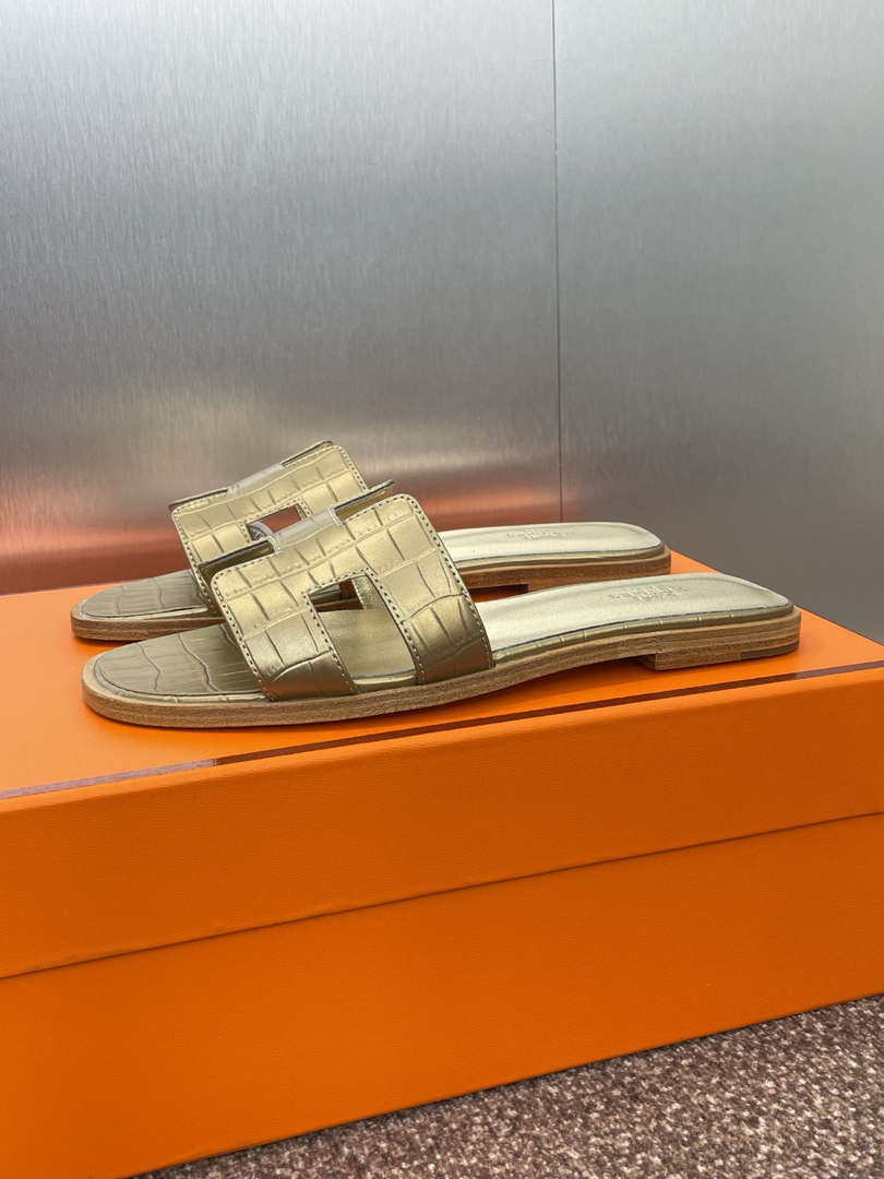 Hermes H202230Zv5K360 Women Crocodile calfskin Oran Sandal H33640