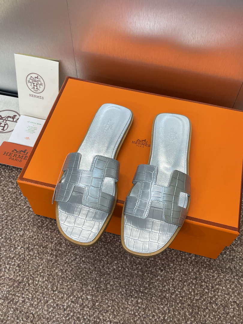 Hermes H202230Zv5K360 Women Crocodile calfskin Oran Sandal H33641