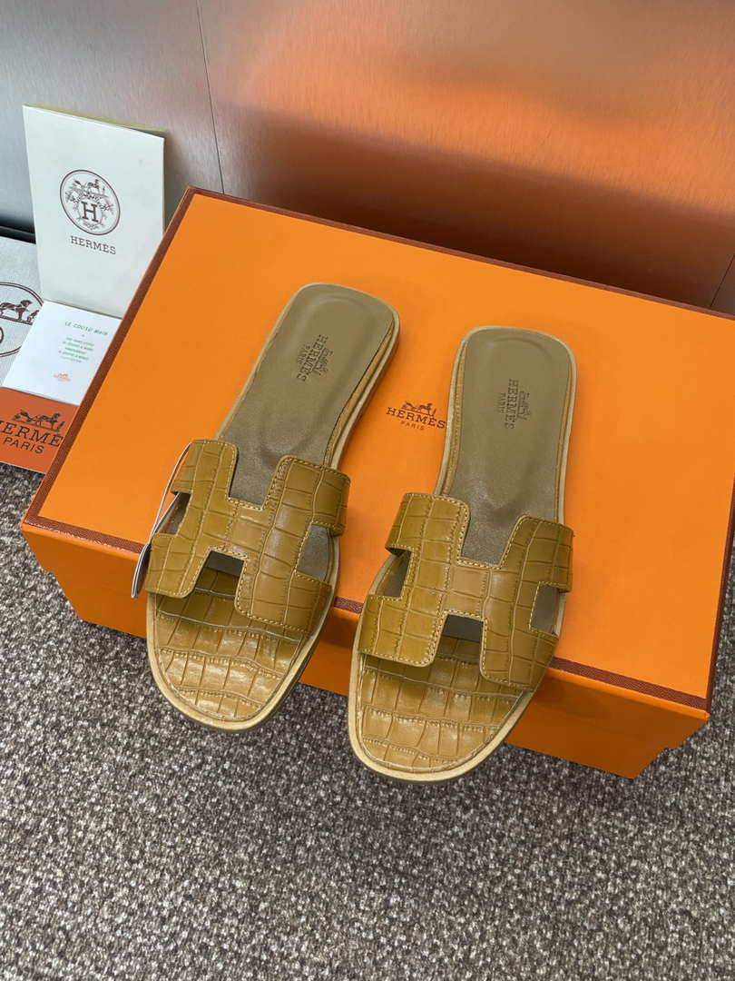 Hermes H202230Zv5K360 Women Crocodile calfskin Oran Sandal H33642