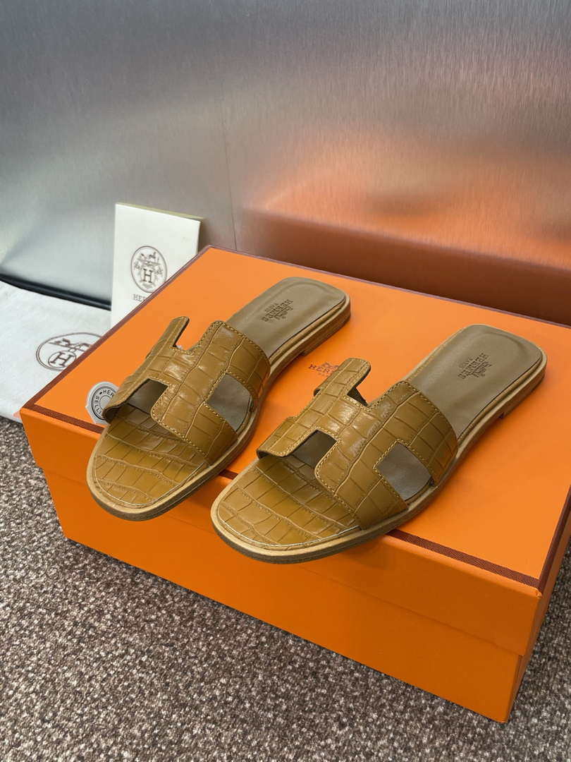 Hermes H202230Zv5K360 Women Crocodile calfskin Oran Sandal H33642