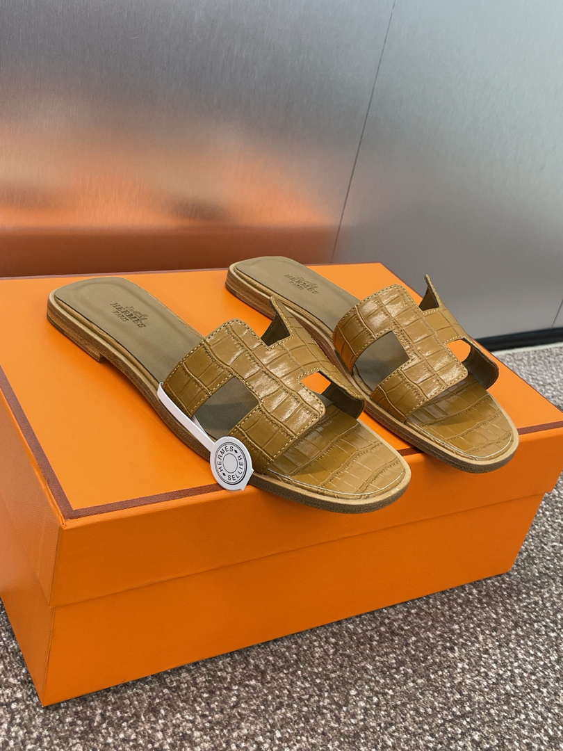 Hermes H202230Zv5K360 Women Crocodile calfskin Oran Sandal H33642