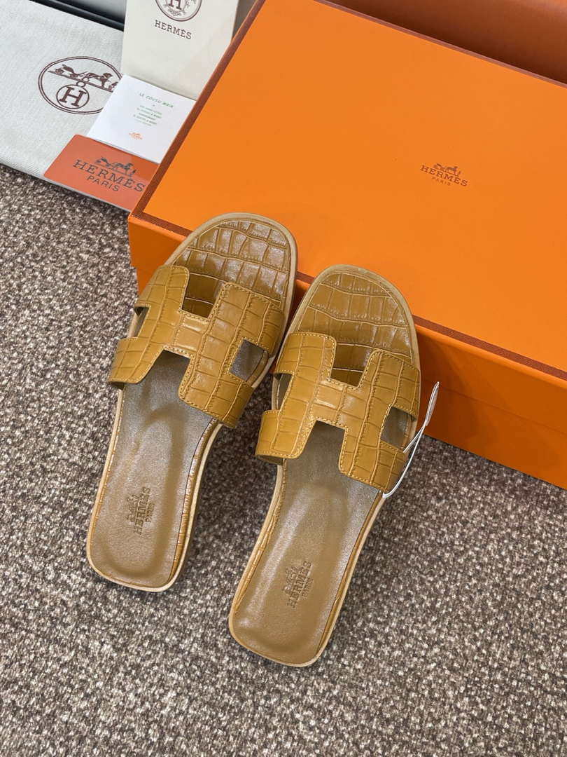 Hermes H202230Zv5K360 Women Crocodile calfskin Oran Sandal H33642