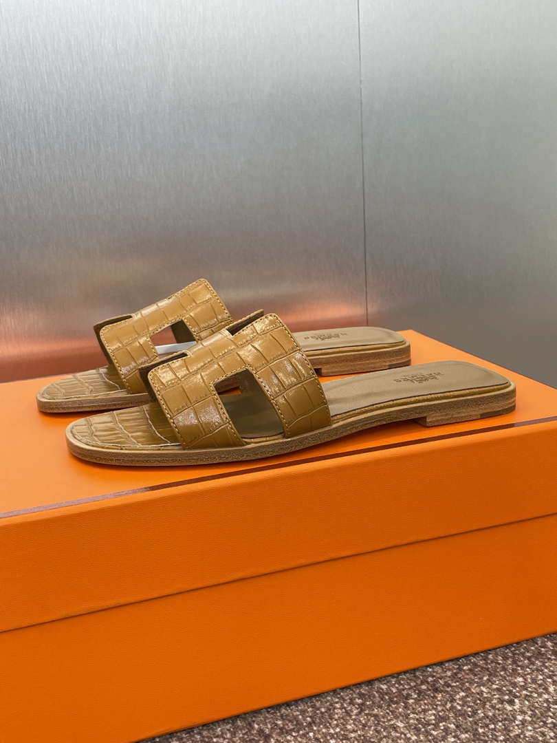 Hermes H202230Zv5K360 Women Crocodile calfskin Oran Sandal H33642