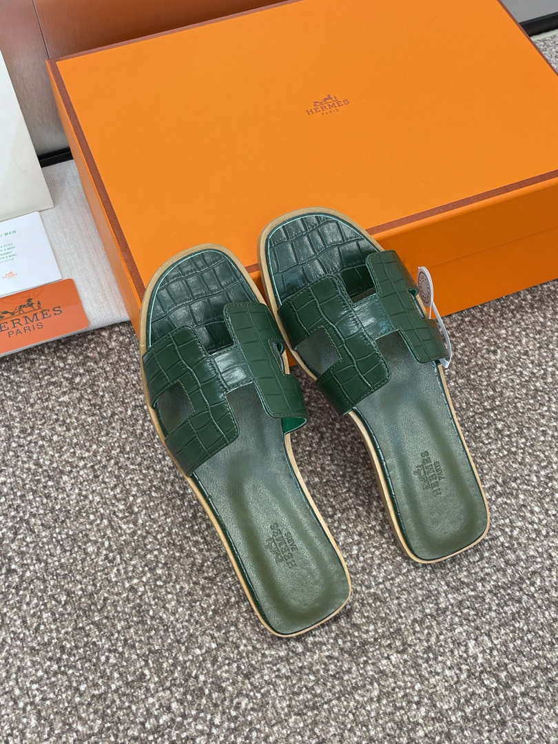 Hermes H202230Zv5K360 Women Crocodile calfskin Oran Sandal H33644