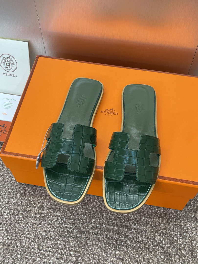 Hermes H202230Zv5K360 Women Crocodile calfskin Oran Sandal H33644