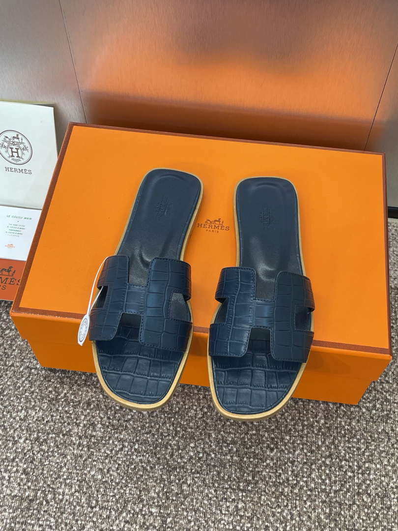 Hermes H202230Zv5K360 Women Crocodile calfskin Oran Sandal H33645