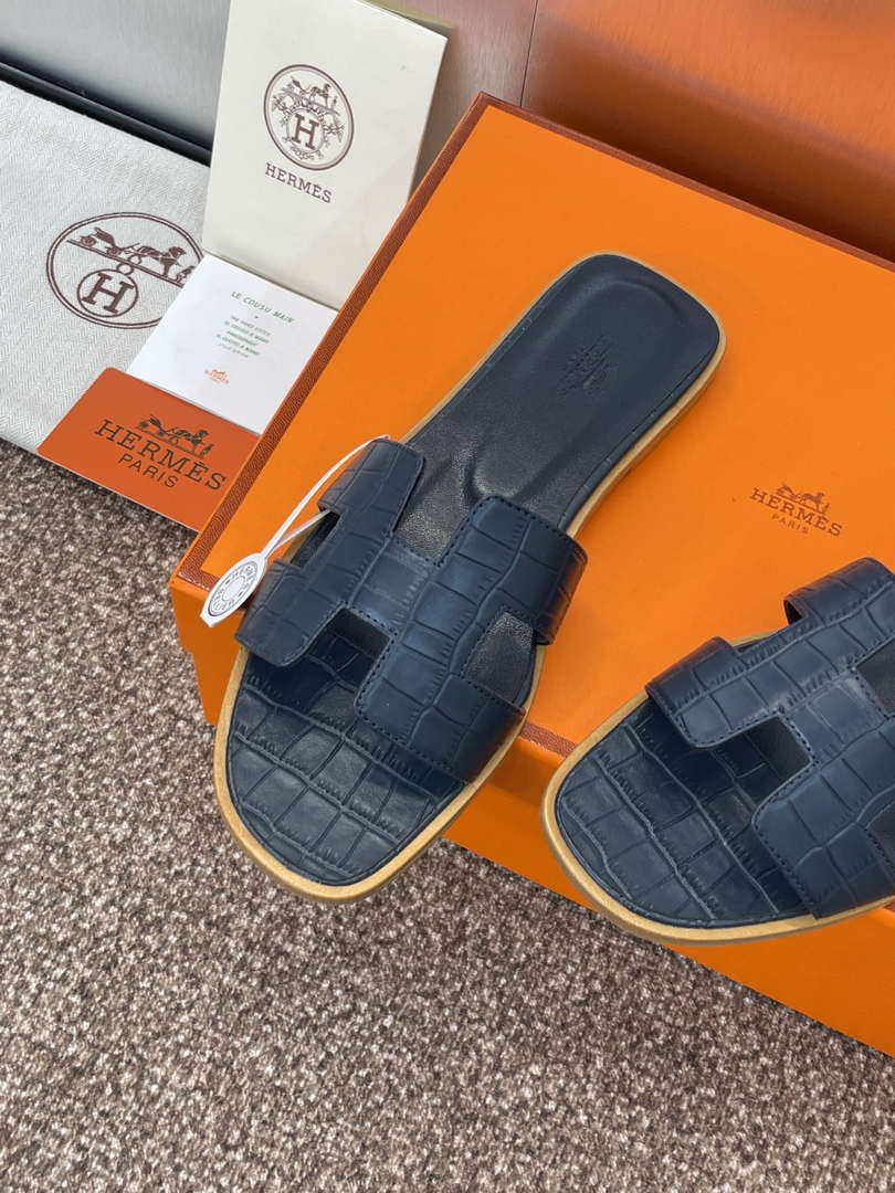 Hermes H202230Zv5K360 Women Crocodile calfskin Oran Sandal H33645
