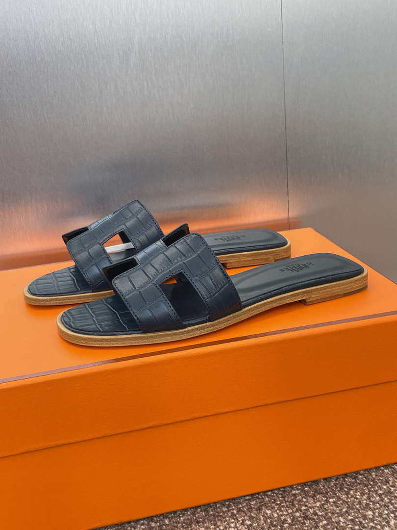 Hermes H202230Zv5K360 Women Crocodile calfskin Oran Sandal H33645