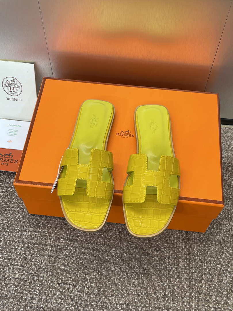 Hermes H202230Zv5K360 Women Crocodile calfskin Oran Sandal H33647