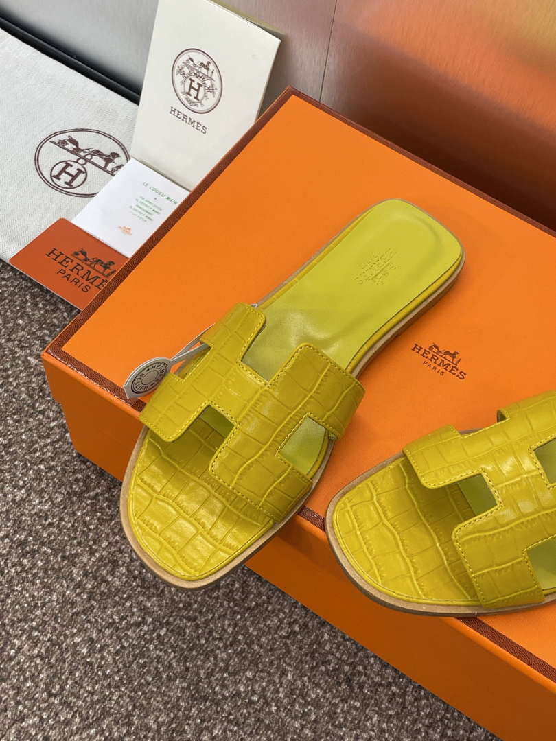 Hermes H202230Zv5K360 Women Crocodile calfskin Oran Sandal H33647