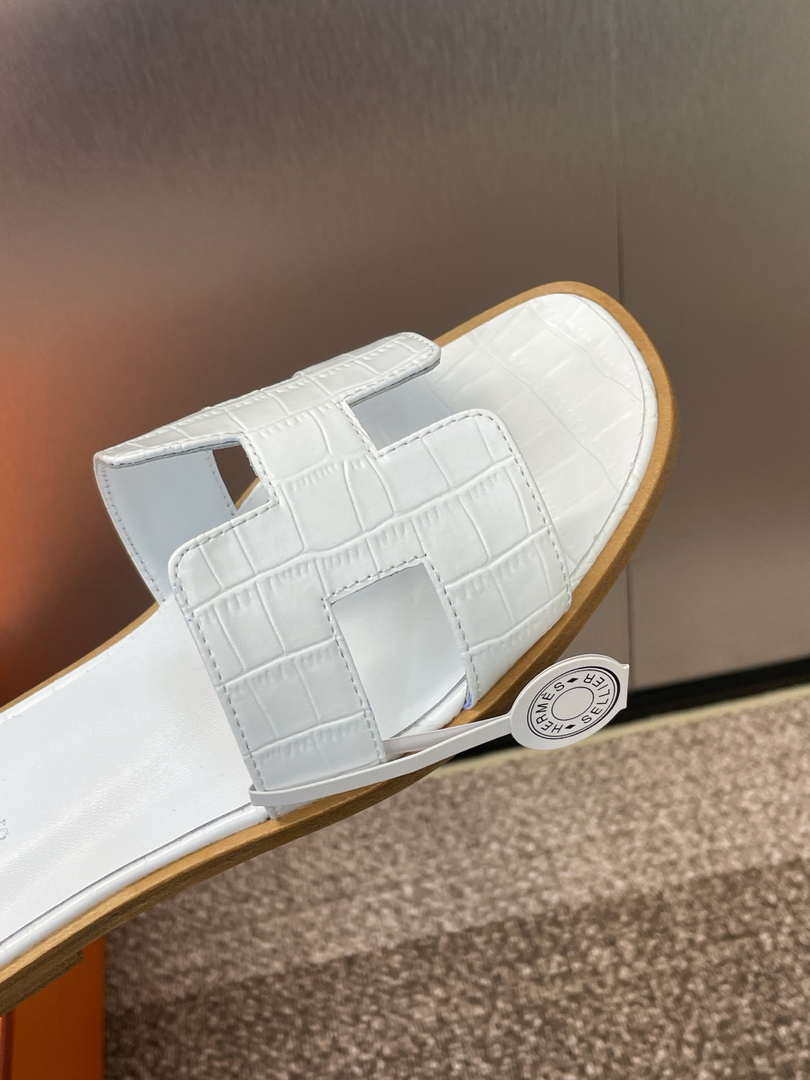 Hermes H202230Zv5K360 Women Crocodile calfskin Oran Sandal H33648
